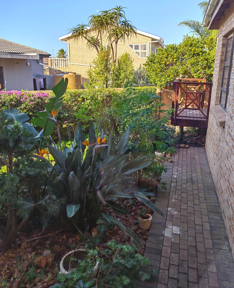 4 Bedroom Property for Sale in Wavecrest Eastern Cape